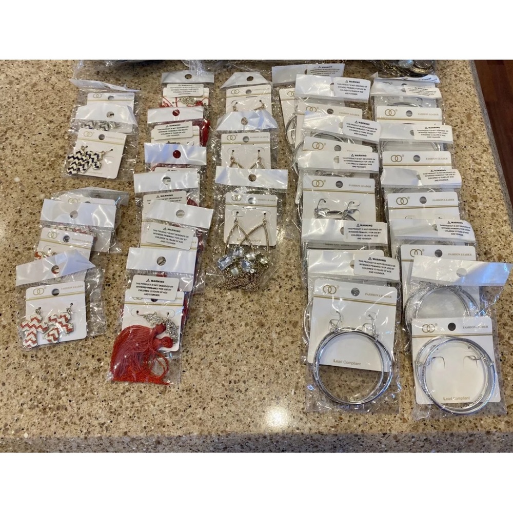 Wholesale Lots Fashion Jewelry 110/pcs Necklace and Earrings NWT